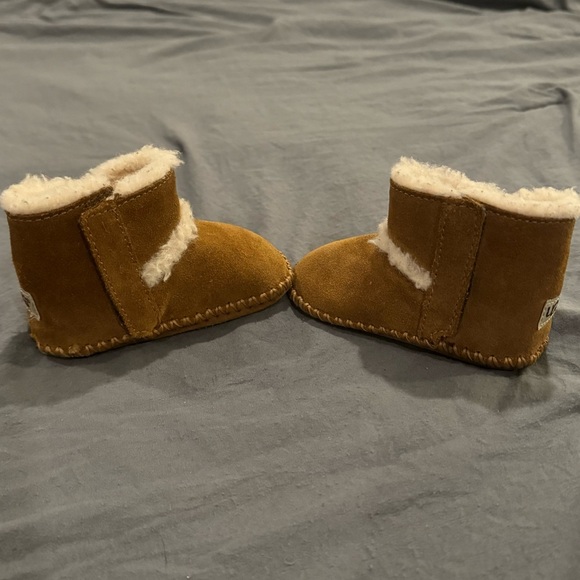 NEW UGG booties, size 2/3 (baby/walker) - Picture 4 of 7